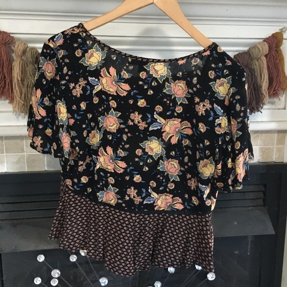 Front Tie Floral Top - Picture 3 of 3